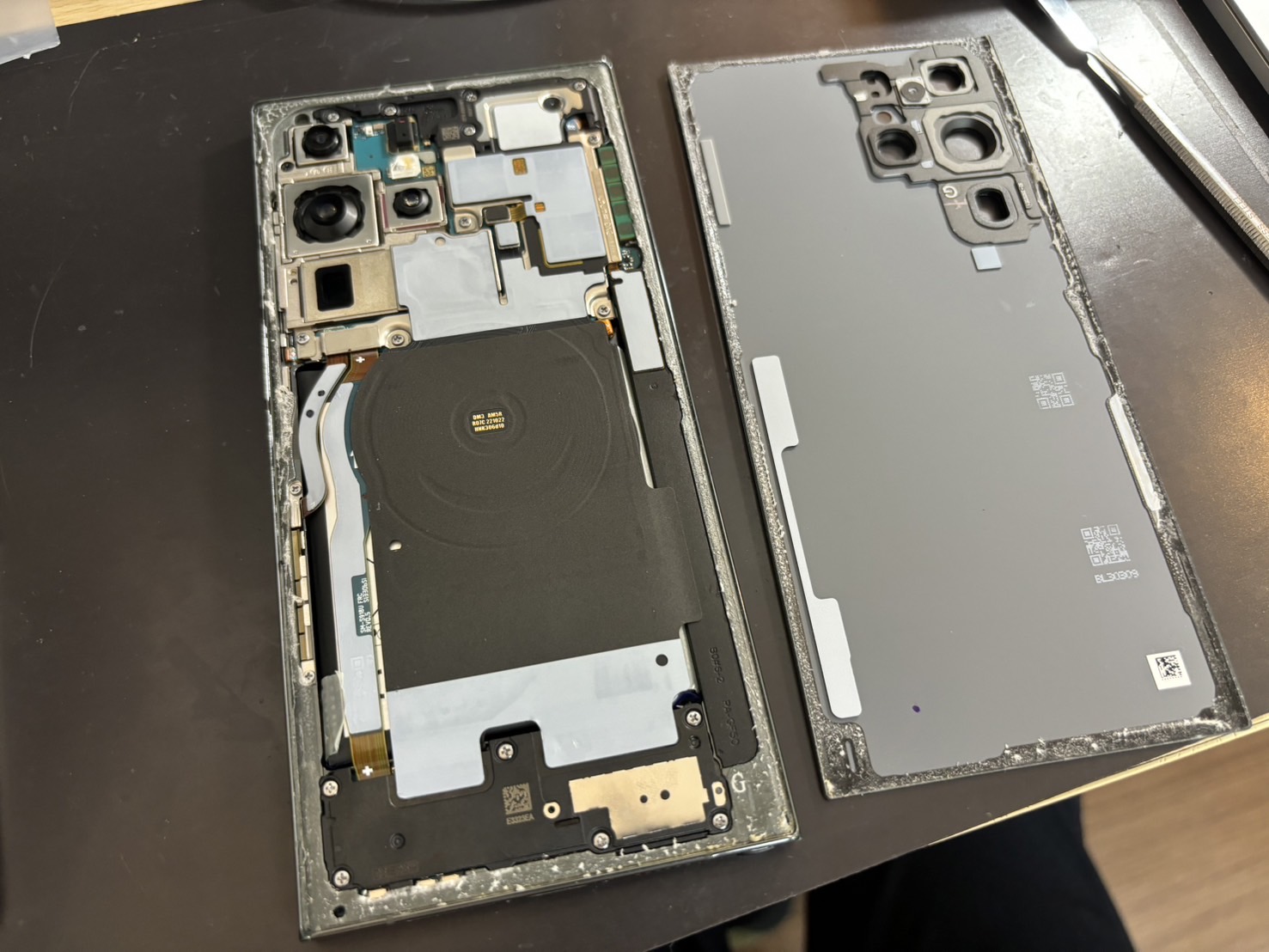 Galaxy S23 Ultra 前後面外装、ディスプレイ、バッテリー交換済 Galaxy S23 Ultra 前後面外装、ディスプレイ、バッテリー交換済 Galaxy